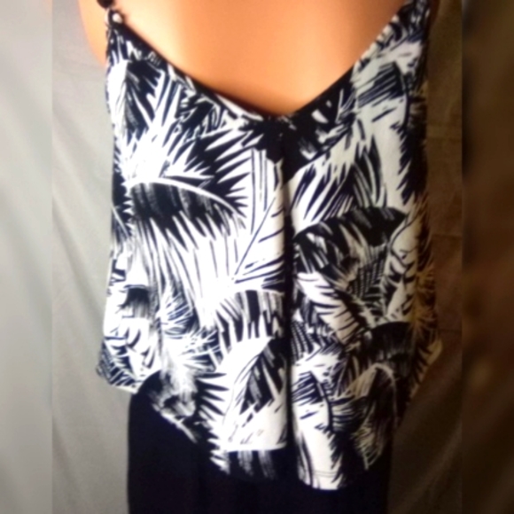 Decree black 🖤 and  white 🤍 top - Picture 2 of 2